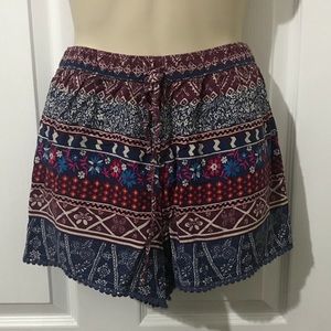 Patterned Hollister shorts!